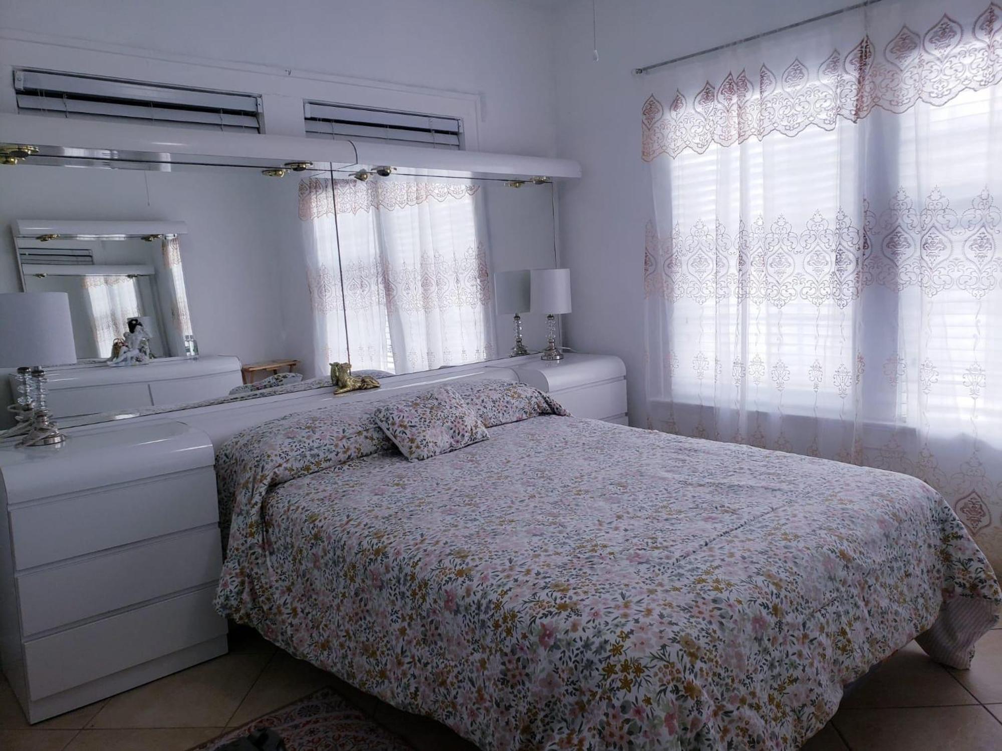 B1 Best Value On Private Bedroom With Private Bathroom In Little Havana, Miami Exterior photo