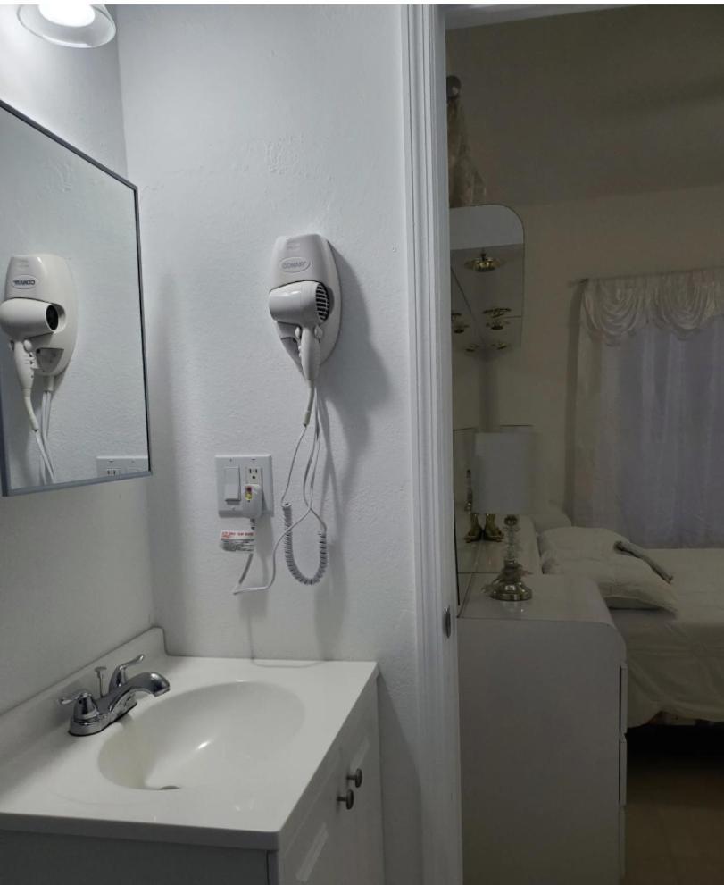 B1 Best Value On Private Bedroom With Private Bathroom In Little Havana, Miami Exterior photo